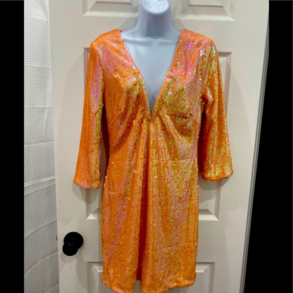 Beautiful sequin dress in iridescent pink.